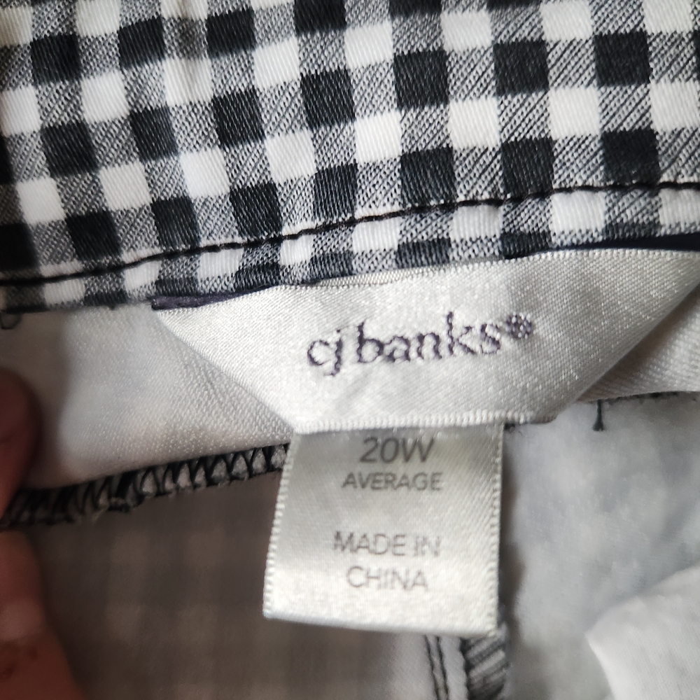 CJ Banks Black and White Checkered Women Shorts Size 20W - Picture 3 of 5